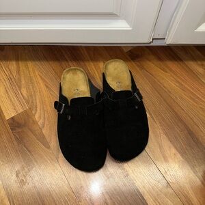 Black slippers